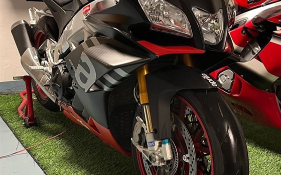 Gebrauchtmotorrad Aprilia RSV 4 Factory - Bild 2