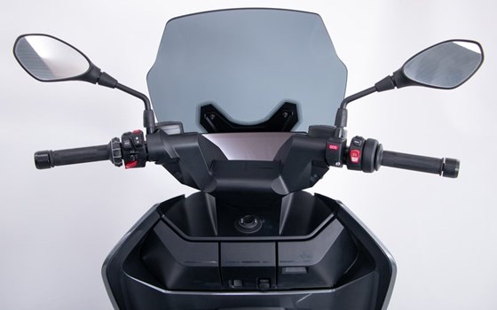 Gebrauchtmotorrad BMW CE 04 - Bild 10