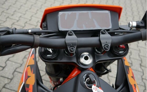 Neufahrzeug KTM 390 SMC R - Bild 13