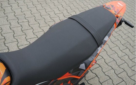 Neufahrzeug KTM 390 SMC R - Bild 14