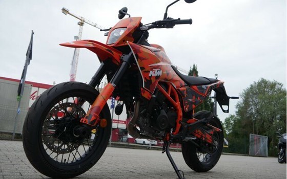Neufahrzeug KTM 390 SMC R - Bild 16