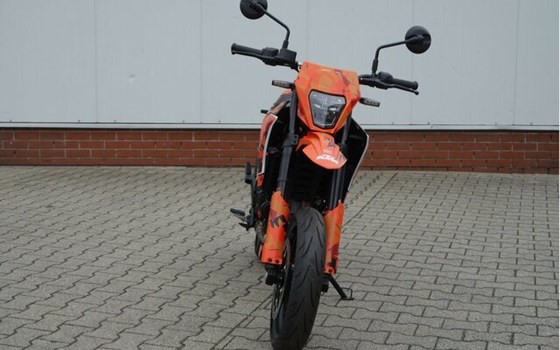 Neufahrzeug KTM 390 SMC R - Bild 17