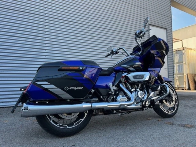 Harley-Davidson CVO Road Glide FLTRXSE (blau) - Bild 11