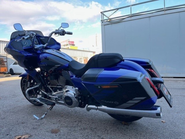Harley-Davidson CVO Road Glide FLTRXSE (blau) - Bild 12