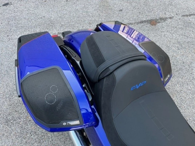 Harley-Davidson CVO Road Glide FLTRXSE (blau) - Bild 17