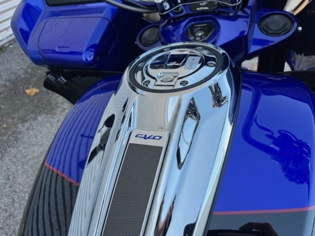 Harley-Davidson CVO Road Glide FLTRXSE (blau) - Bild 8