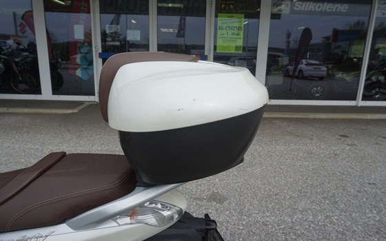 Gebrauchtmotorrad Piaggio Beverly 300 i.e. - Bild 4