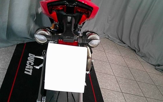 Gebrauchtmotorrad Ducati Streetfighter V2 S - Bild 4