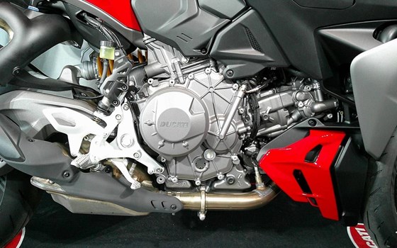 Gebrauchtmotorrad Ducati Streetfighter V2 S - Bild 8