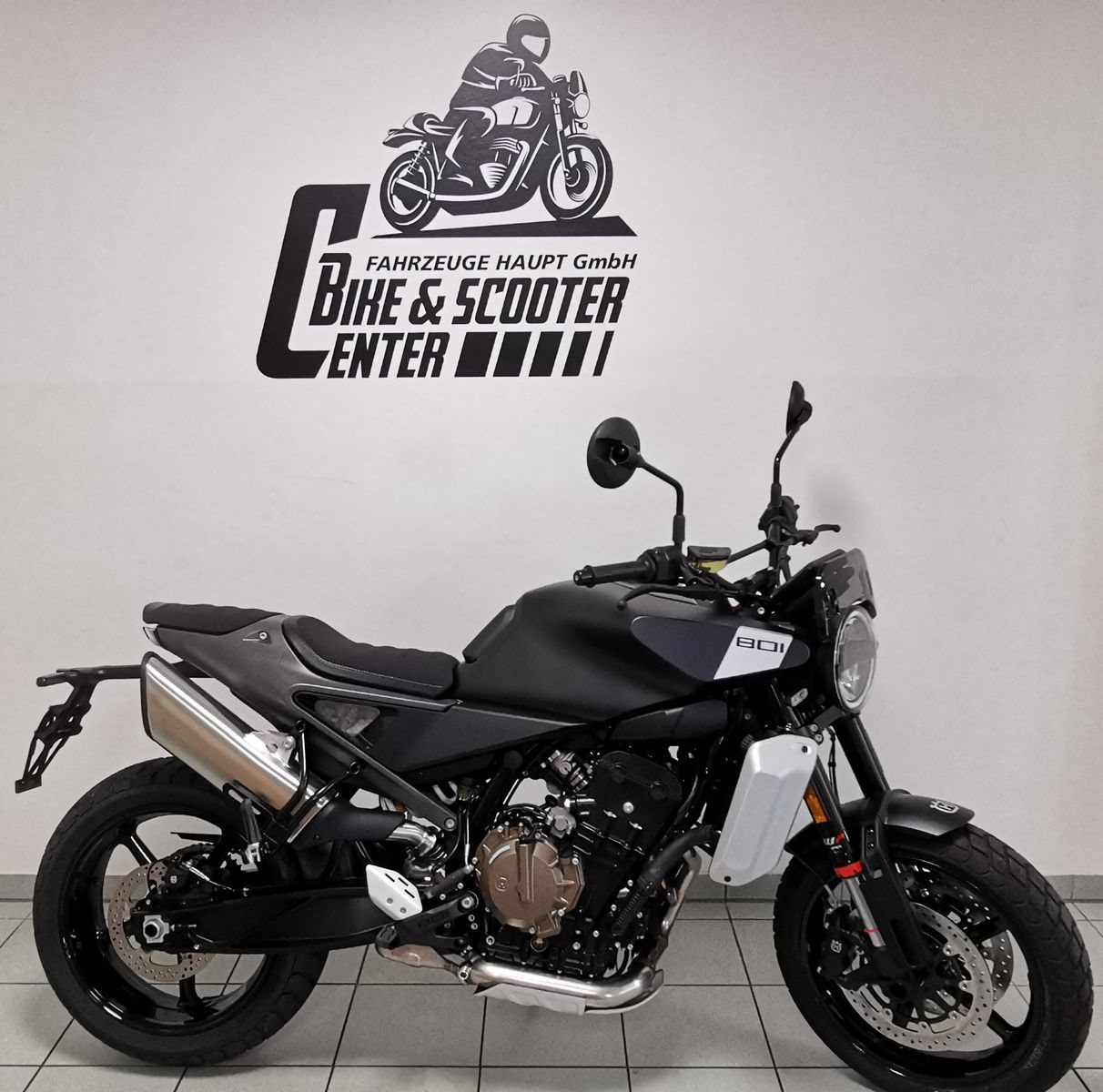 Husqvarna Svartpilen 801