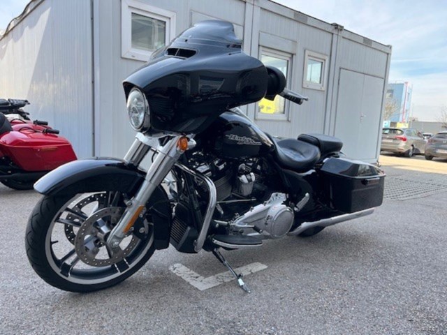 Harley-Davidson Street Glide FLHX (schwarz) - Bild 10