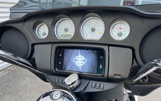 Gebrauchtmotorrad Harley-Davidson Street Glide FLHX - Bild 12