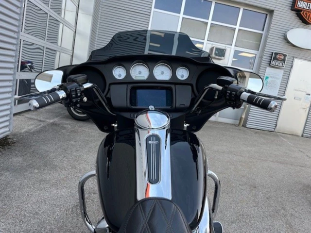 Harley-Davidson Street Glide FLHX (schwarz) - Bild 12