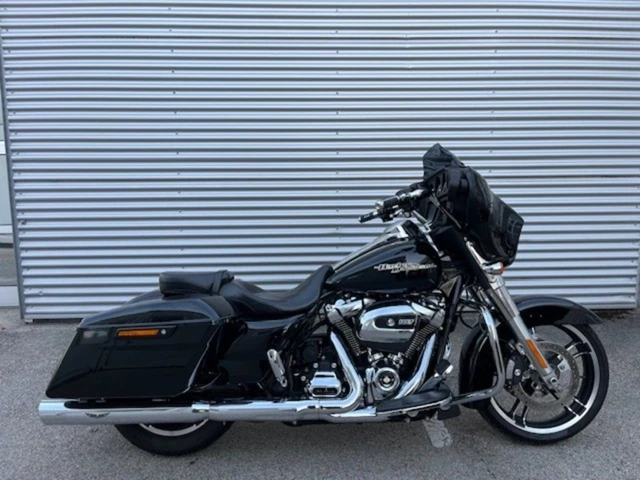 Harley-Davidson Street Glide FLHX (schwarz) - Bild 2