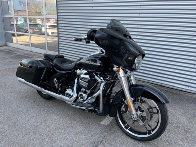 Harley-Davidson Street Glide FLHX (schwarz) - Bild 4