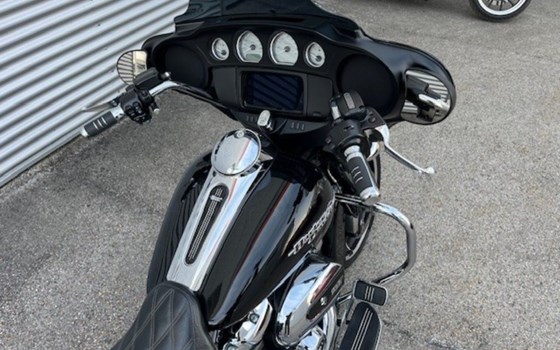 Gebrauchtmotorrad Harley-Davidson Street Glide FLHX - Bild 5