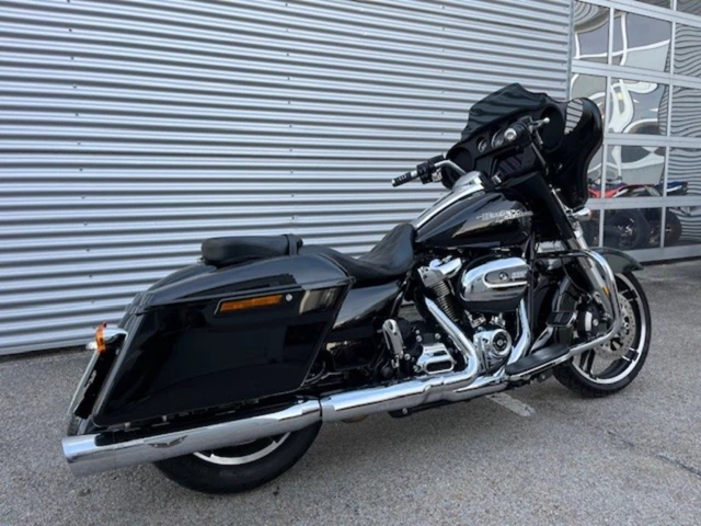 Harley-Davidson Street Glide FLHX (schwarz) - Bild 6