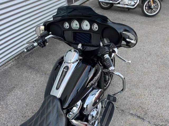 Harley-Davidson Street Glide FLHX (schwarz) - Bild 6