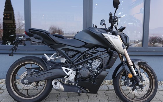 Gebrauchtmotorrad Honda CB125R - Bild 1