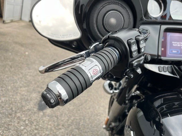 Harley-Davidson Touring Street Glide Special FLHXS (Vivid Black/Chrome Finish) - Bild 12