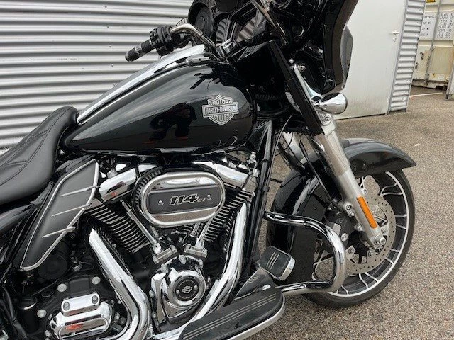 Harley-Davidson Touring Street Glide Special FLHXS (Vivid Black/Chrome Finish) - Bild 2