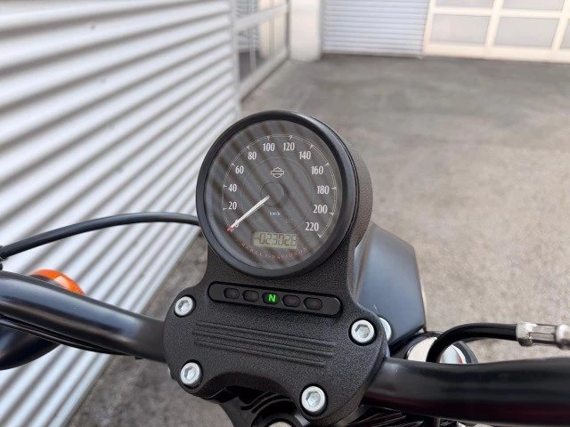 Harley-Davidson Sportster XL 883 N Iron (Wicked Red) - Bild 5