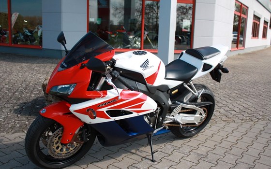 Gebrauchtmotorrad Honda CBR1000RR Fireblade - Bild 4