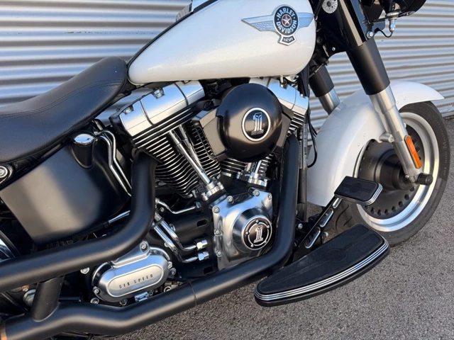 Harley-Davidson Softail Fat Boy Special FLSTFB (weiss) - Bild 6