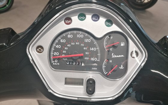 Gebrauchtmotorrad Vespa GTS 125 ie Super - Bild 6