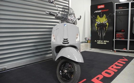 Gebrauchtmotorrad Vespa GTS 300 Super Tech - Bild 3