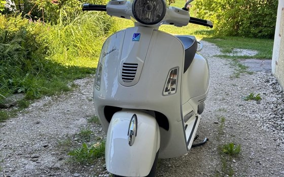 Gebrauchtmotorrad Vespa GTS 300 - Bild 1