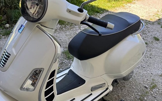 Gebrauchtmotorrad Vespa GTS 300 - Bild 3