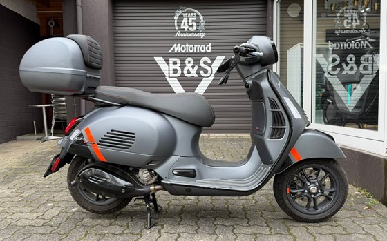 Gebrauchtmotorrad Vespa GTS 300 Super Sport - Bild 1