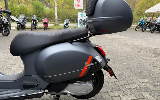Gebrauchtmotorrad Vespa GTS 300 Super Sport - Bild 11