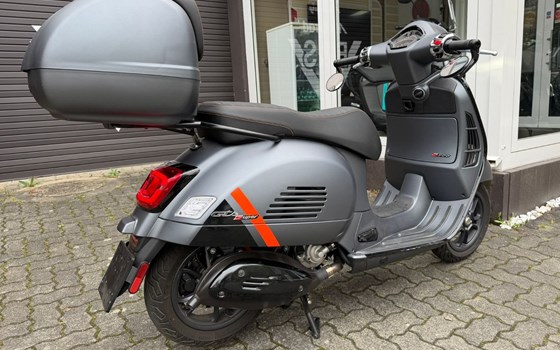 Gebrauchtmotorrad Vespa GTS 300 Super Sport - Bild 12