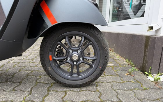 Gebrauchtmotorrad Vespa GTS 300 Super Sport - Bild 14