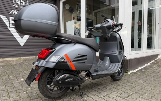 Gebrauchtmotorrad Vespa GTS 300 Super Sport - Bild 3