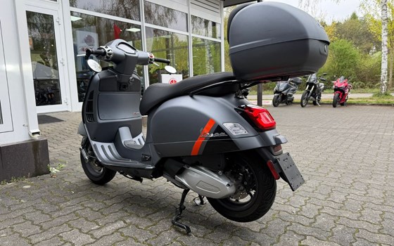 Gebrauchtmotorrad Vespa GTS 300 Super Sport - Bild 5