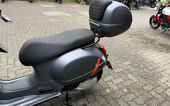 Gebrauchtmotorrad Vespa GTS 300 Super Sport - Bild 9