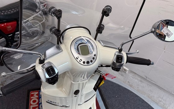 Gebrauchtmotorrad Peugeot Django 150 Allure - Bild 3