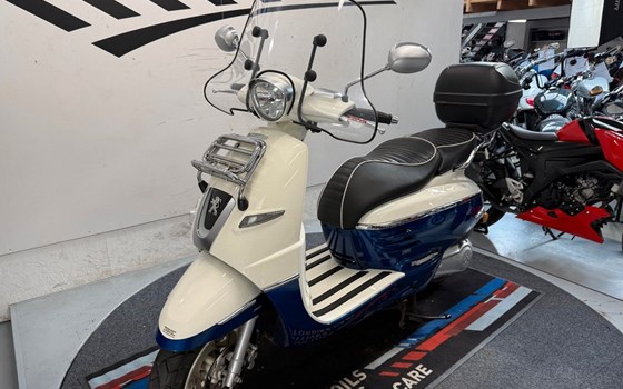 Gebrauchtmotorrad Peugeot Django 150 Allure - Bild 5