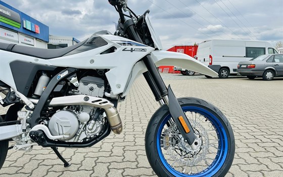 Neufahrzeug Suzuki DR-Z4SM - Bild 13