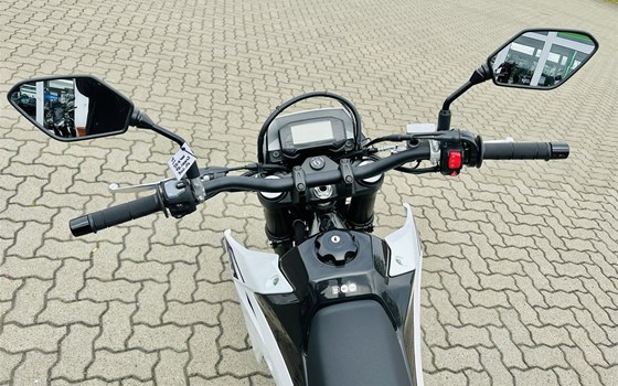 Neufahrzeug Suzuki DR-Z4SM - Bild 14