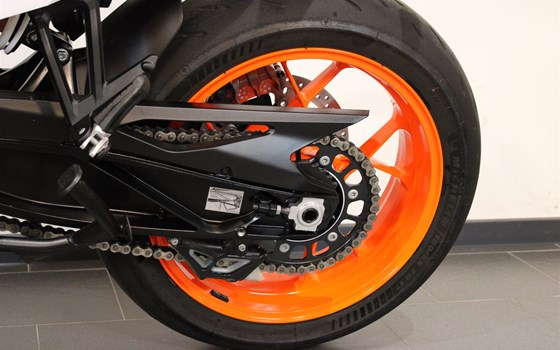 Gebrauchtmotorrad KTM 890 SMT - Bild 14