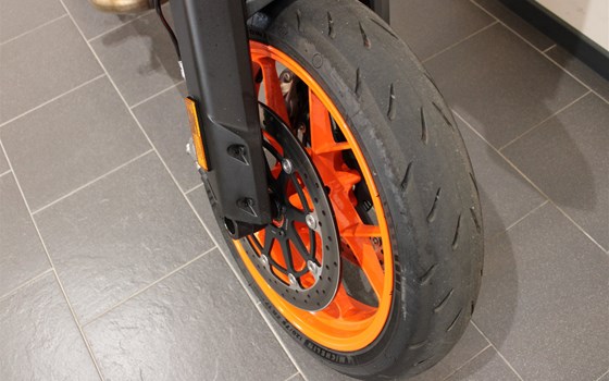 Gebrauchtmotorrad KTM 890 SMT - Bild 9