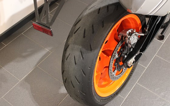 Gebrauchtmotorrad KTM 890 SMT - Bild 11