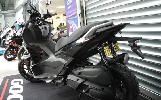 Neufahrzeug Aprilia SR GT 400 - Bild 3