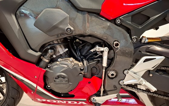 Gebrauchtmotorrad Honda CBR1000RR Fireblade - Bild 9