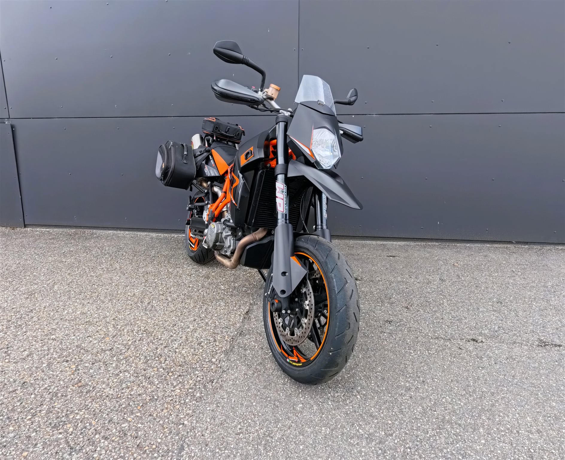 KTM 950 Supermoto 