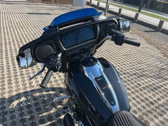 Harley-Davidson Street Glide FLHX (Midnight Ember/Chrome Finish) - Bild 12
